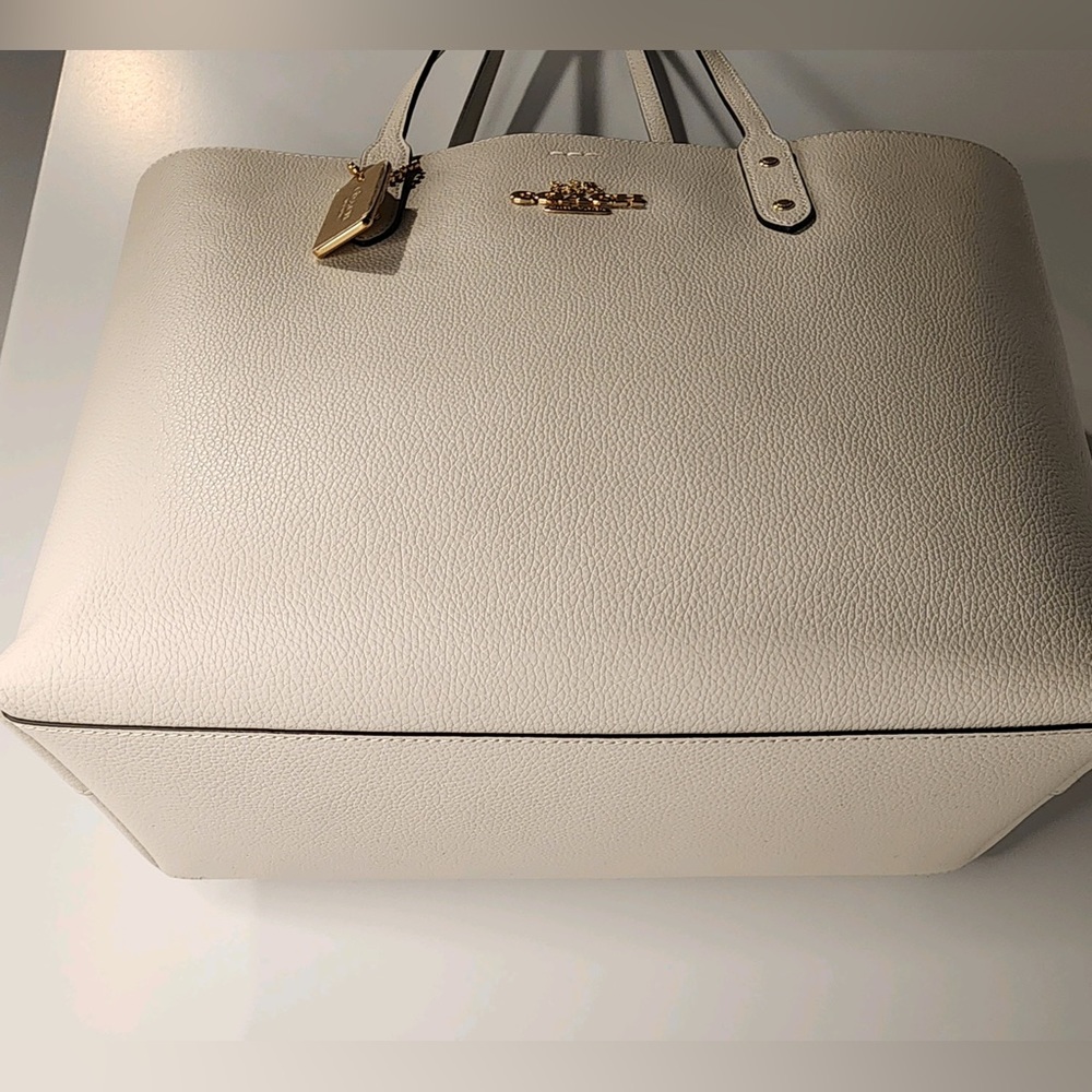 COACH LARGE Super Light Genuine Pebbled Leather TOWN TOTE Handbag - Picture 8 of 15